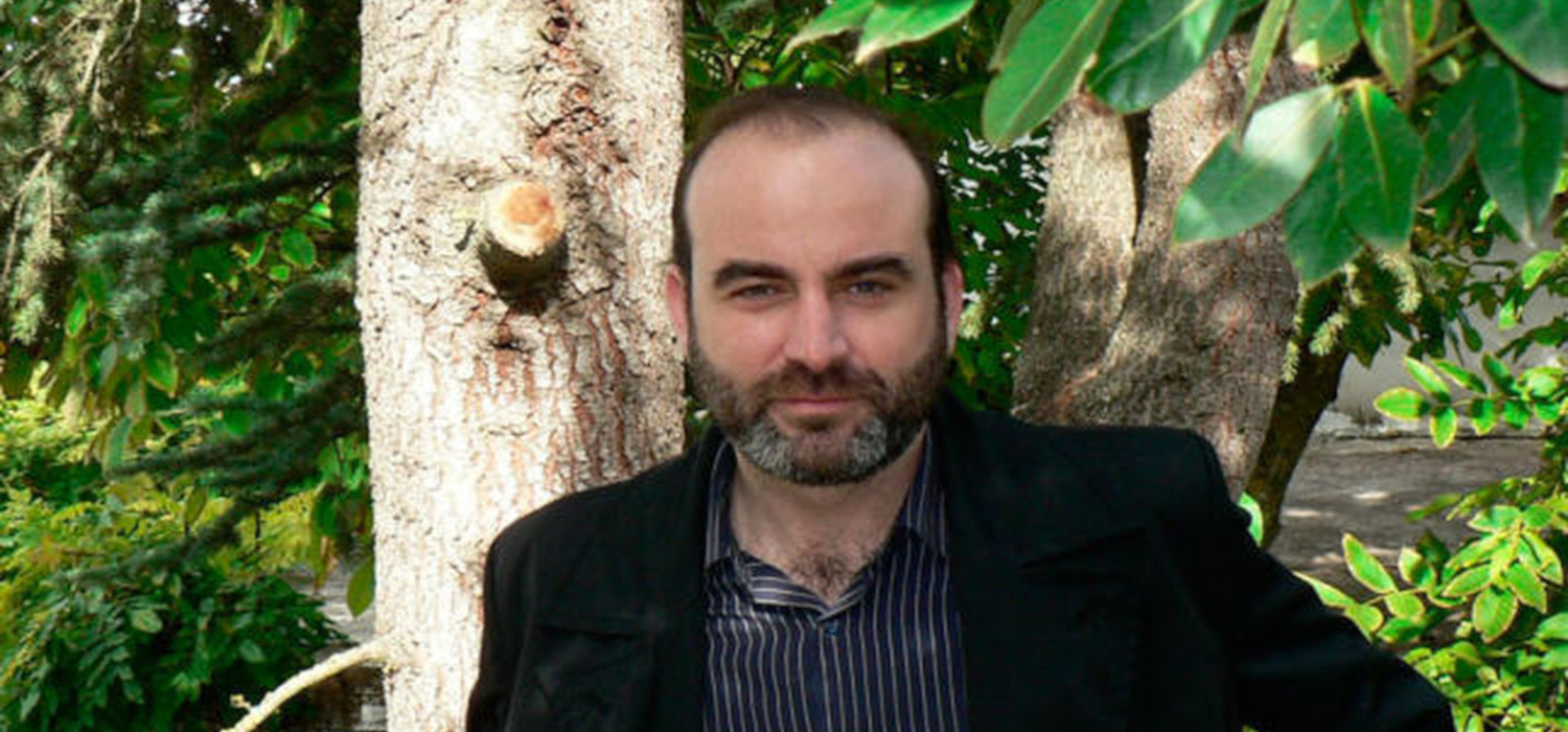 El poeta y novelista  Ernesto Pérez Zúñiga participa en el ciclo Presencias Literarias en la Universidad de Cádiz