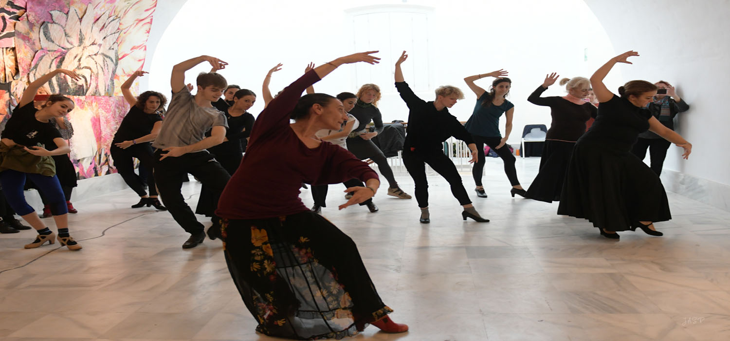 La Escuela de Danza del Servicio de Extensión Universitaria celebró con éxito su tradicional encuentro “El regalo de la danza”
