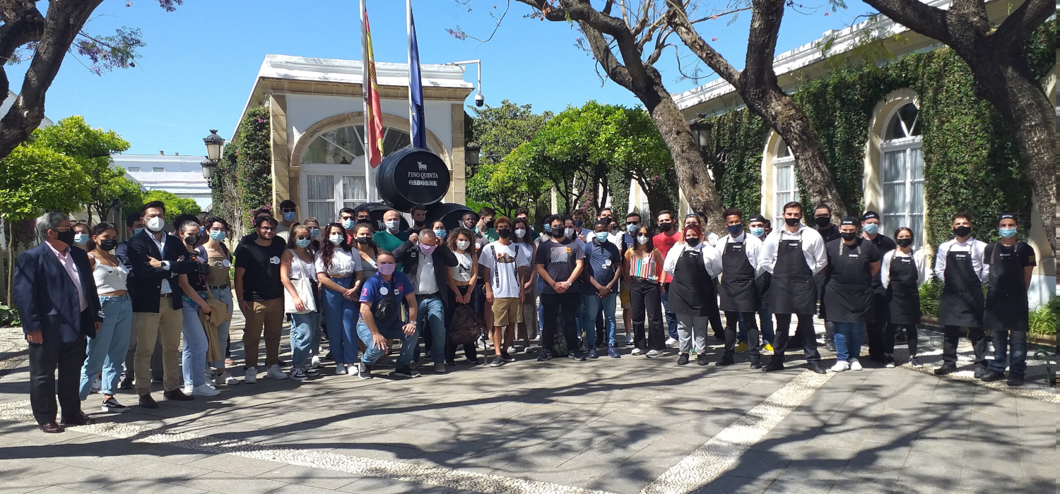 Positivo balance de la visita a las Bodegas Osborne de El Puerto de Santa María dentro del programa “Rutas e itinerarios culturales CIR-UCA”