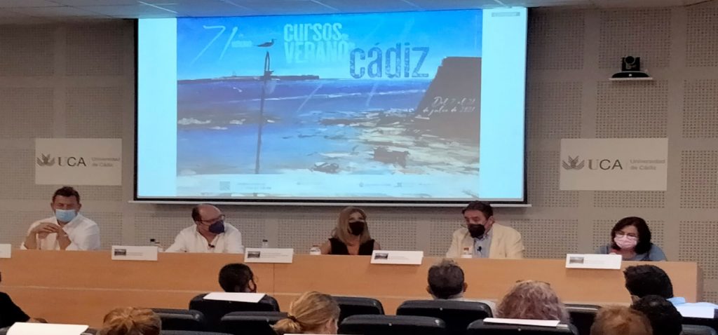 La 71ª edición de los Cursos de Verano de Cádiz acoge una mesa redonda sobre el “Uso de la lengua española en el periodismo político”