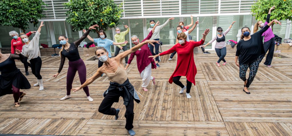 La Escuela de Danza del Servicio de Extensión Universitaria del Vicerrectorado de Cultura de la Universidad de Cádiz inició su programa 2021 / 2022 con “El Regalo de la Danza”