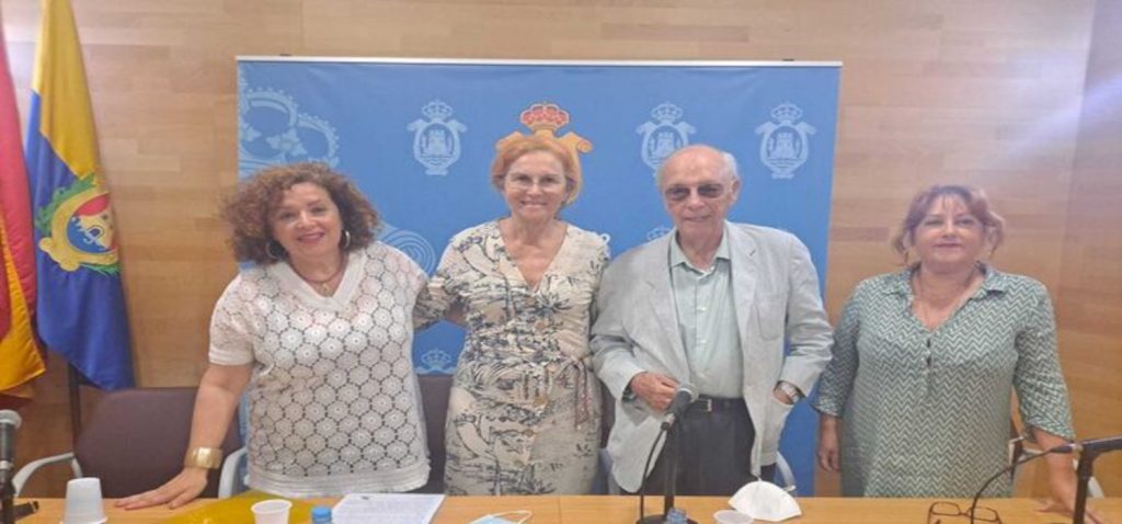 El Club de Letras del Servicio de Extensión Universitaria de la Universidad de Cádiz clausura su curso académico homenajeando a la escritora algecireña Josefina Núñez