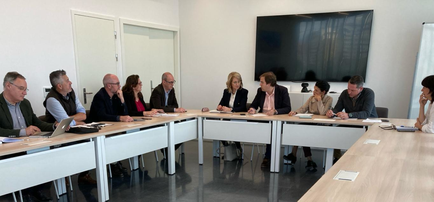 La Universidad de Cádiz celebra comisiones paritarias con los ayuntamientos de San Roque y Algeciras de cara a los programas estacionales de 2024