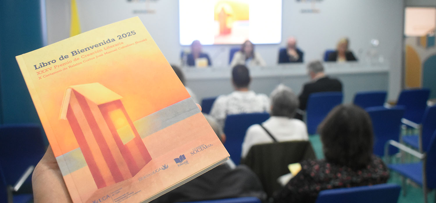 La Universidad de Cádiz presenta el Libro de Bienvenida 2025 para su nuevo alumnado